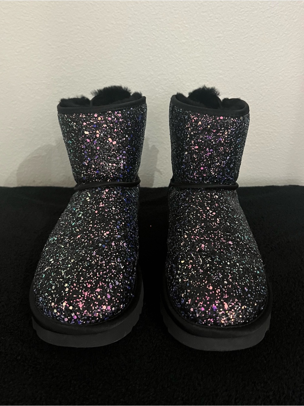 ✨ UGG Disco Sparkle Boots – Size 8 (Eye-Catching!) Excellent